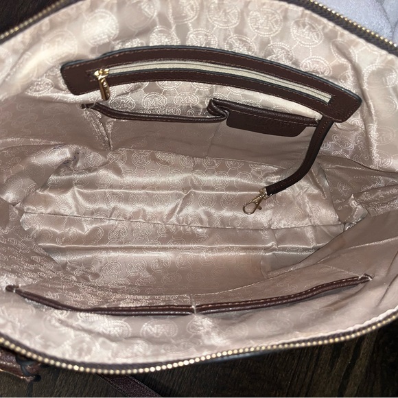 Michael Kors Brown Jet Set Bag/tote. Genuine leather with gold tone chain - Picture 13 of 16